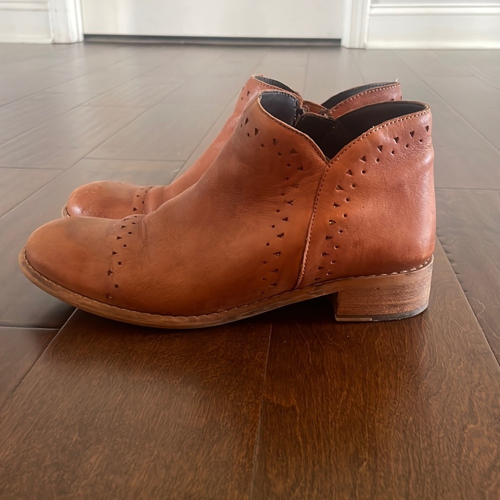 brown leather booties